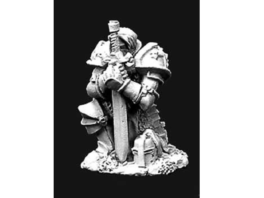 Praying Paladin (02906)